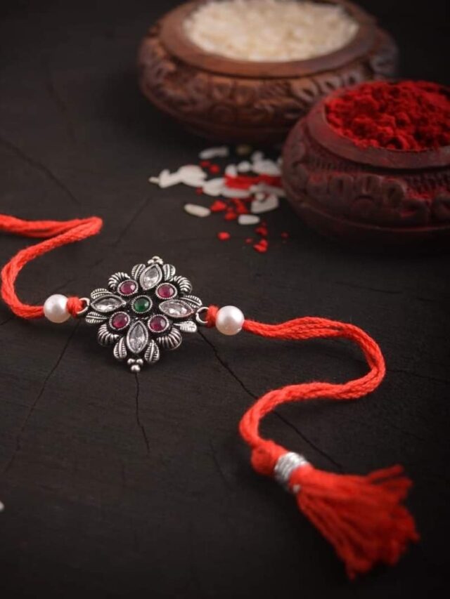 रक्षा बंधन पर सुबह 5:00 बजे से शुरू होगा स्वार्थ सिद्धि योग जाने राखी बंधन के ये उत्तम मुहूर्त